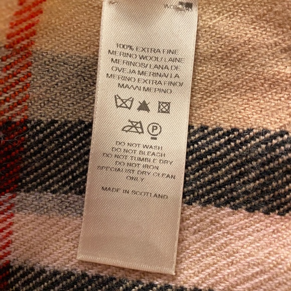 Authentic Burberry reversible 100% extra fine merino wool scarf - Picture 4 of 6